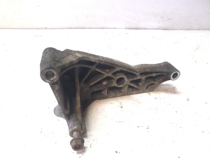 Volkswagen Transporter T5 (2003–2015) Mootori kinnitus 03L199207B - 5