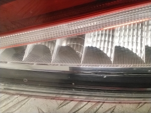 Skoda Enyaq iV I (2020–2026) Tagatuli tagaluugil 5LJ945308B - 5