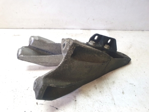 Volkswagen Transporter T5 (2003–2015) Motorhalter 7E0199370A - 3