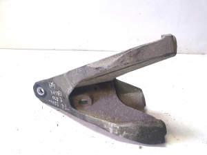 Volkswagen Transporter T5 (2003–2015) Motorhalter 7E0199370A - 4