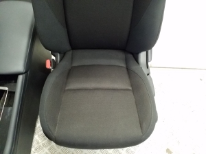 Mazda 3 IV (2019–2026) Salons un tā detaļas - 18