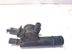 Volkswagen Caddy III (2004–2015) Termostata korpuss 038121132D - 3