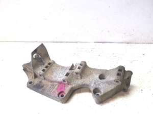 Volkswagen Caddy III (2004–2015) Lichtmaschinenhalter 045903143F - 5