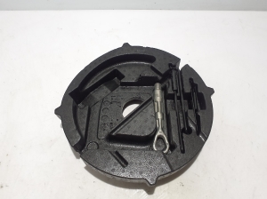   Trunk tool tray and its parts  - 6877210 