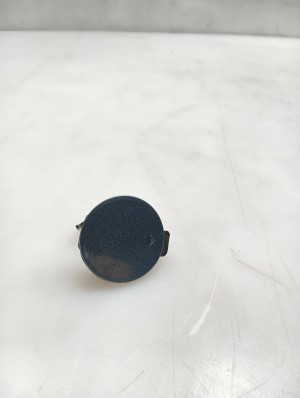 Cache crochet de remorquage de pare-chocs avant - 86588J7PA0