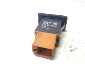 AUDI A8 D2 (1994–2002) Other switch 4D0959903B - 2