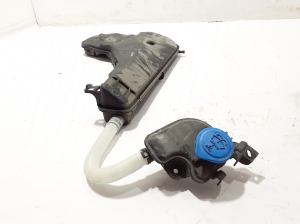 BMW X 7 G07 (2018–2026) Front washer fluid reservoir 7499828 - 4