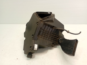 AUDI A4 B8 (2007–2016) Õhufiltri korpus ja selle osad 8K0133835B - 5
