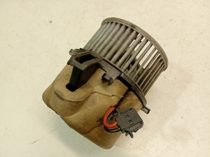 AUDI A4 B8 (2007–2016) Salongi puhuri mootor 8K1820021 - 2