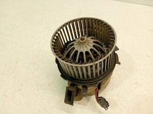 AUDI A4 B8 (2007–2016) Salongi puhuri mootor 8K1820021 - 3