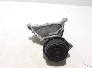 Engine mount - 2987952