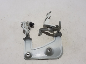 BMW X 7 G07 (2018–2026) Front fender bracket 7418220 - 2