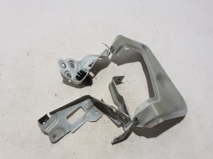 BMW X 7 G07 (2018–2026) Front fender bracket 7418220 - 3