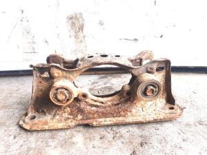 Rear differential bracket - 