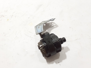   Auxiliary water pump  - 6834936 