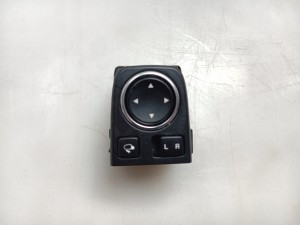 Kia XCEED I (2019–2026) Mirror control switch 93530J7000 - 5