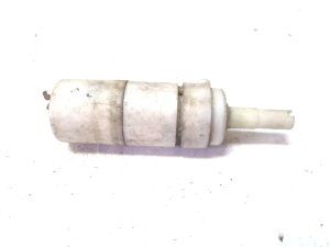 Front headlight washer motor - 357955681