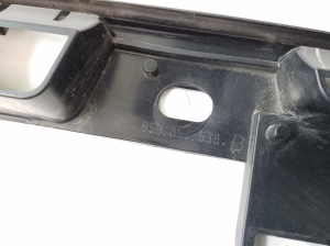 Porsche Macan (2014–2026) Ein weiteres Detail der Außenschwellerverkleidung 95B853538B - 2