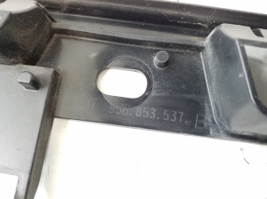 Porsche Macan (2014–2026) Ein weiteres Detail der Außenschwellerverkleidung 95B853537B - 2