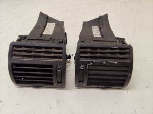 Dashboard air vent grilles - 7M3819704