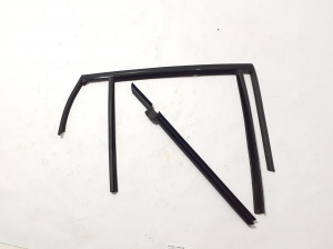 Rear side door seal on the door - 7437808
