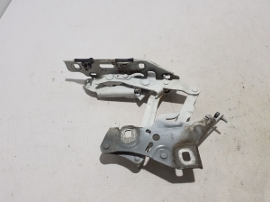 AUDI A4 B9 (2015–2026) Scharnier Motorhaube 8W0823302E - 2