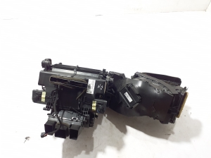 Système de chauffage habitacle avec composants - 8W1820005AG