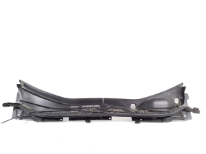   Wiper cowl trim panel  -  