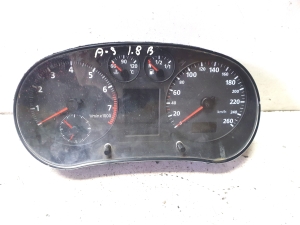 AUDI A3 8L (1996–2003) Instrument cluster 88311264 - 4