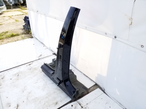 VOLVO XC40 (2017–2026) Sill and center pillar - 2