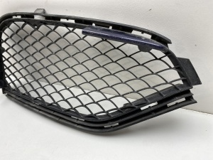 Mercedes Benz E-Class W212 (2009–2015) Priekšējā bampera apakšējā reste A2128850824 - 2