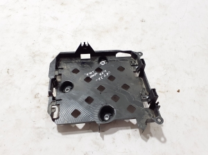 Engine control unit bracket - 4M0907650J