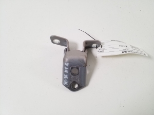   Front door lower hinge  - D46158210B 