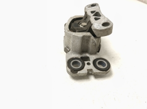 Land Rover Discovery Sport (2014–2026) Engine mount BJ327M121AD - 2