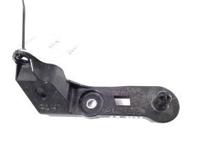 Mazda 3 IV (2019–2026) Muu kinnitus PAH920211 - 2
