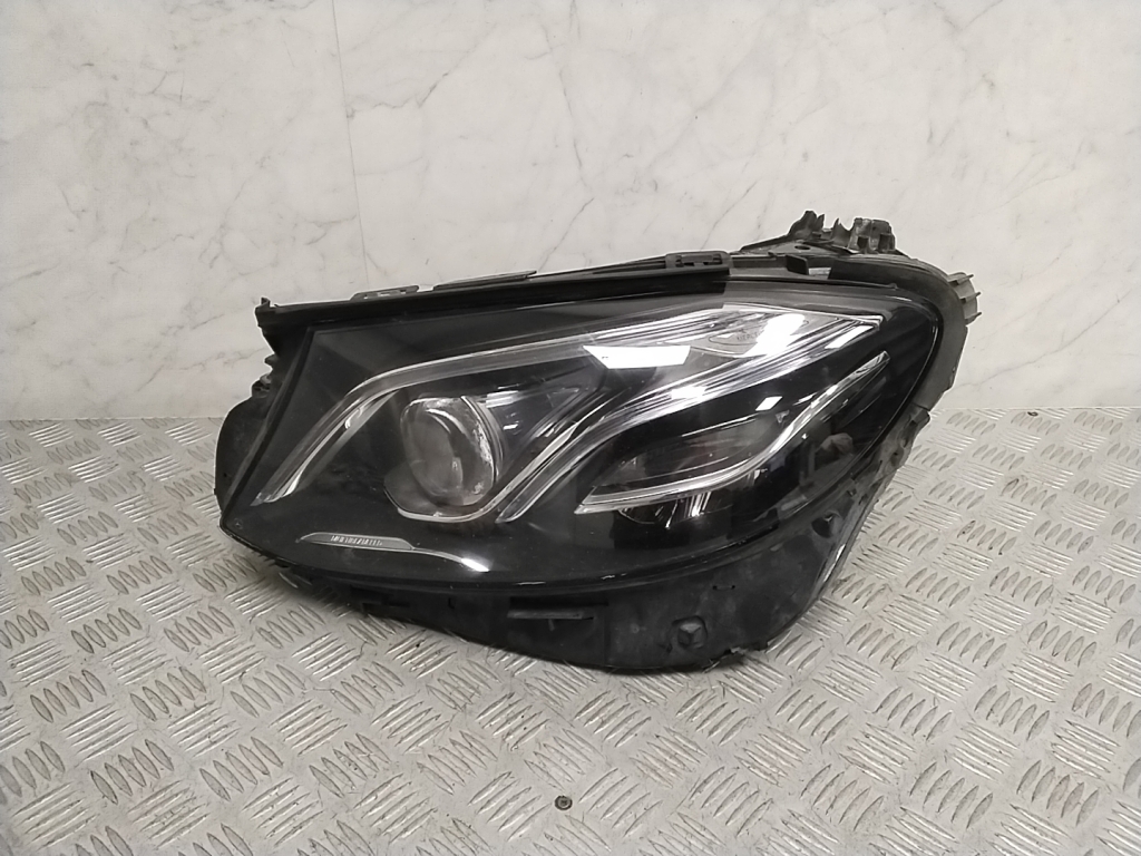 Mercedes Benz E-Class W213 (2017–2026) Esituli A2139064704 Mercedes Benz E-Class W213 (2017–2026) Esituli A2139064704