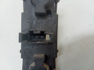 Seat Alhambra (1996–2010) Rear light bulb socket on the stem 7M3945257 - 2