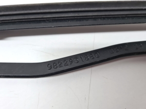 Opel Corsa F (2019–2026) Windshield wiper arm 9822931880 - 3