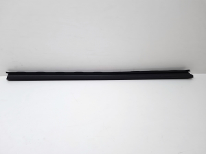 Front door rubber seal - 9823197180