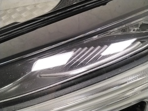 VOLVO V60 (2018–2026) Esituli 32314148 - 3
