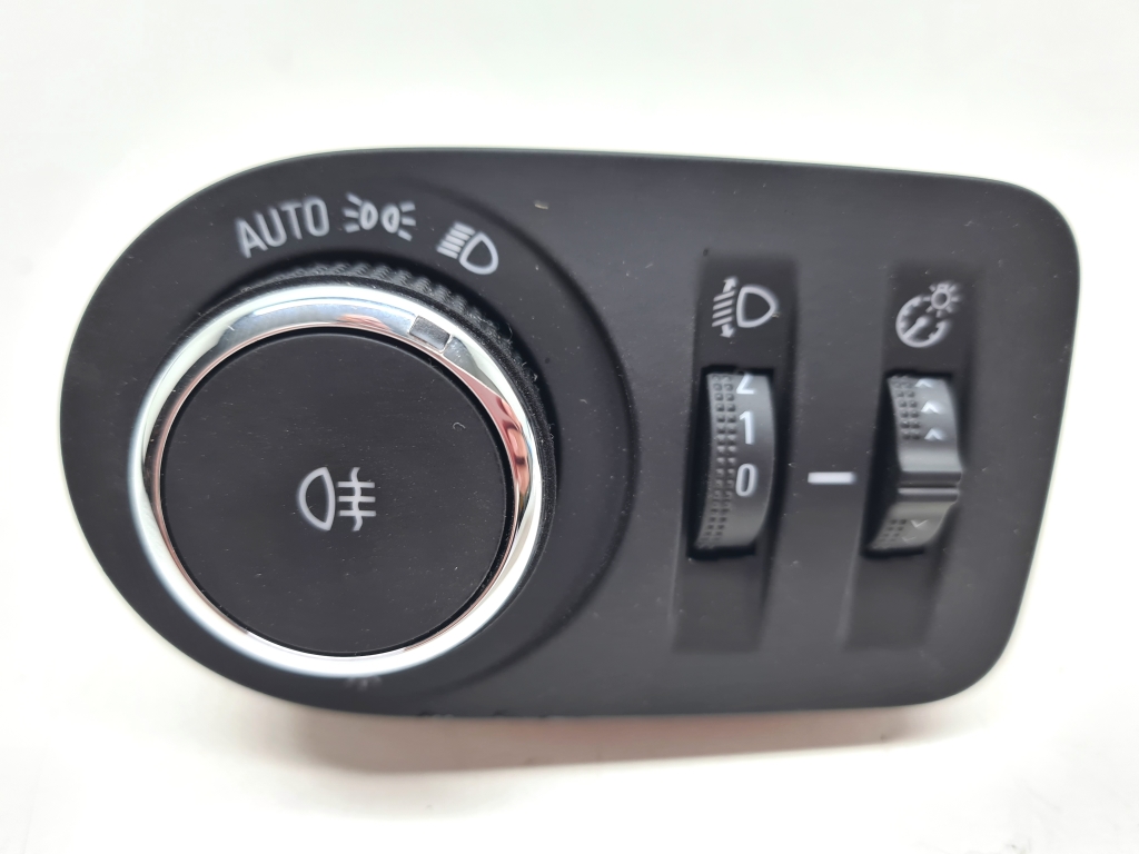 Opel Corsa F (2019–2026) Headlight switch 39201667 Opel Corsa F (2019–2026) Headlight switch 39201667