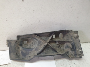 Exterior sill trim bracket - 4E0853922D