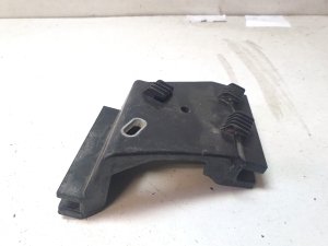 AUDI A8 D2 (1994–2002) Tagakaitseraua kinnitus 4D0807572 - 2