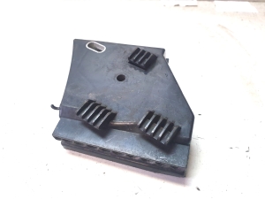 AUDI A8 D2 (1994–2002) Tagakaitseraua kinnitus 4D0807572 - 4