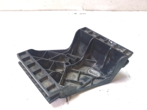 AUDI A8 D2 (1994–2002) Tagakaitseraua kinnitus 4D0807572 - 5