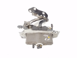 Mercedes Benz E-Class W207 (2009–2017) Hood hinge A2048800228 - 3