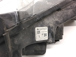 Tesla Model 3 3 (2016–2024) Front-Nebelscheinwerfer 107739500C - 5