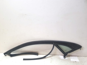Kia Sorento (2014–2026) Glace de custode de porte avant 82210P2000 - 2