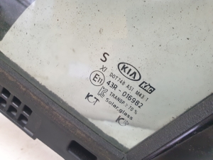 Kia Sorento (2014–2026) Glace de custode de porte avant 82210P2000 - 5