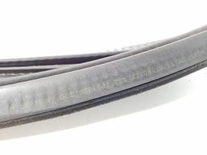 Porsche Macan (2014–2026) Front door rubber seal 95B831721 - 3